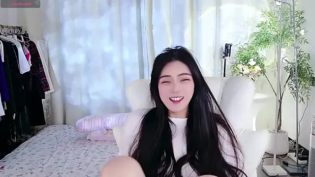 lucretiaburnaugh – webcam model profile photo Image 18