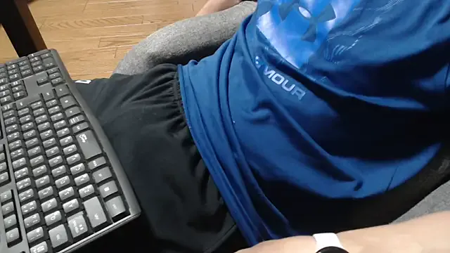 hunkwithglasses – webcam model profile photo Image 4