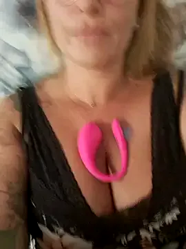 iam_eli – webcam model profile photo Image 4